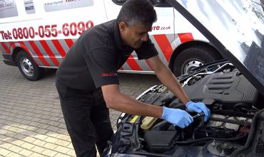 MobiTyre fitting new car battery